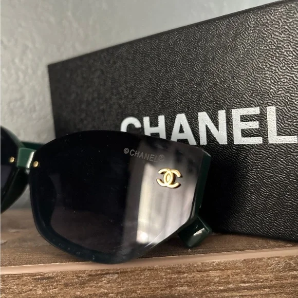 CHANEL Elegant Black Sunglasses with Gold Detail - Picture 2 of 4